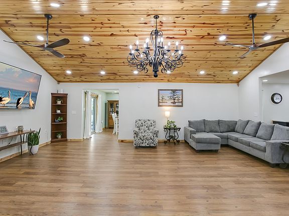 4th image of 273 White Oak Dr