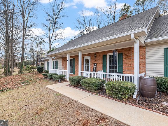 3rd image of 113 Colonial Ct #100