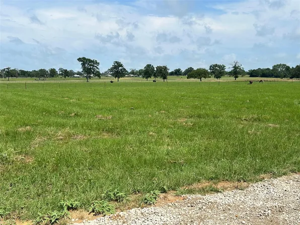 38715 Wiggins Rd, Hempstead, TX 77445