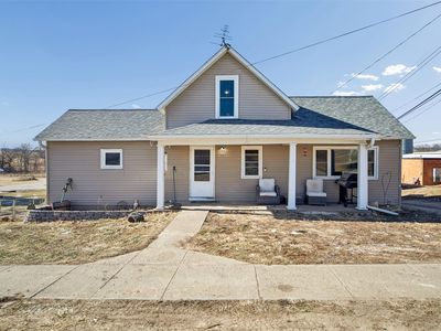 114 S Central Ave, Lacona, IA, 50139