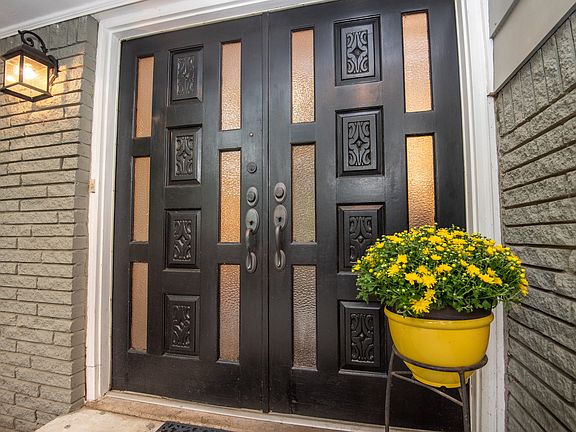 5th image of 3530 Hershey Ln