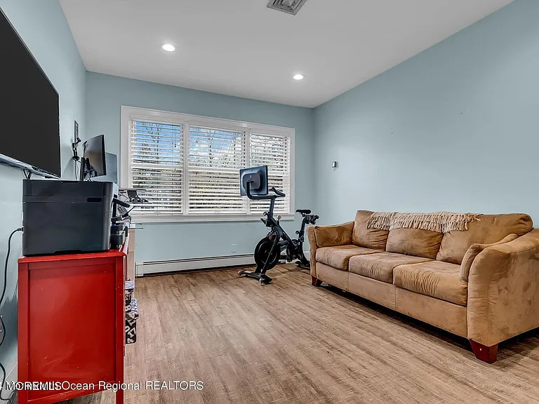 515 Monmouth Rd — Photo 14