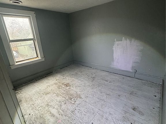 5th image of 3008 Roanoke Ave