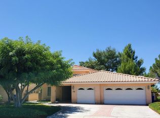 27809 Hummingbird Ln, Helendale, CA 92342