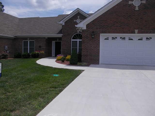 1st image of 147 Magnolia Glen Cir