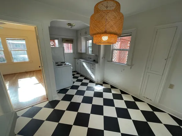 Gorgeous Vintage 1 bedroom Unit with Hardwood Floors, Close-In Location, 2808 NE Clackamas St, Portland, OR 97232