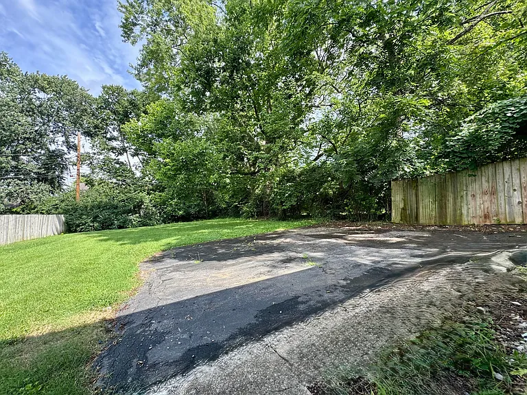 2564 Millbrook Dr — Photo 41