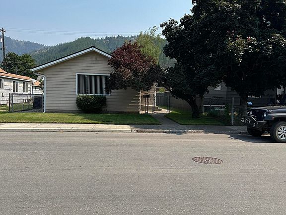 3rd image of 104 W Riverside Ave
