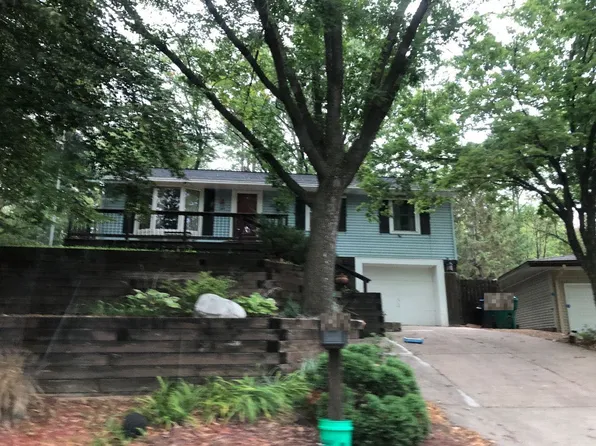 1072 Hackmann Cir NE, Fridley, MN 55432