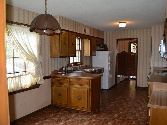 4th image of 2054 Bensonwood Dr