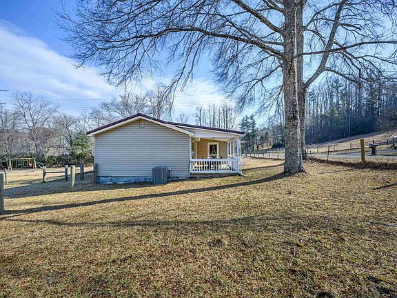 3rd image of 1017 Turner Spur Rd