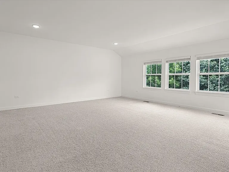 Bonus room / loft / recreation room on second floor perfect for media room, hobby room, or playroom.