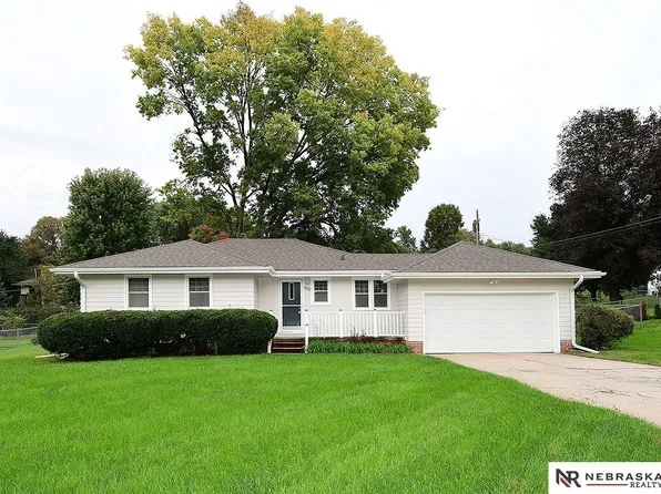 9820 Poppleton Ave, Omaha, NE 68124