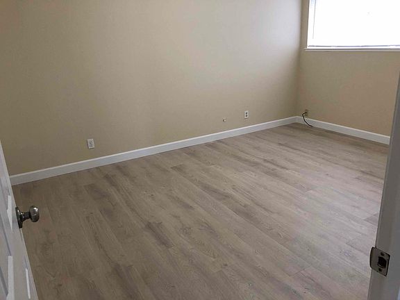 3rd image of 105 Superior Dr APT B