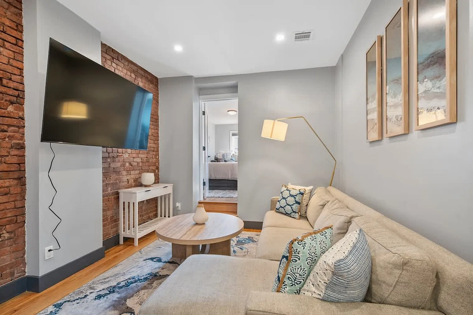2 bed, 1.0 bath, 1097 sqft, $5,596 — Photo 1