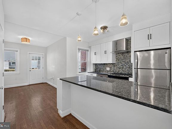 4th image of 1204 Oronoco St