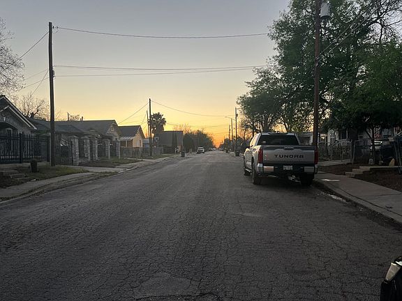 5th image of 2407 W Salinas St