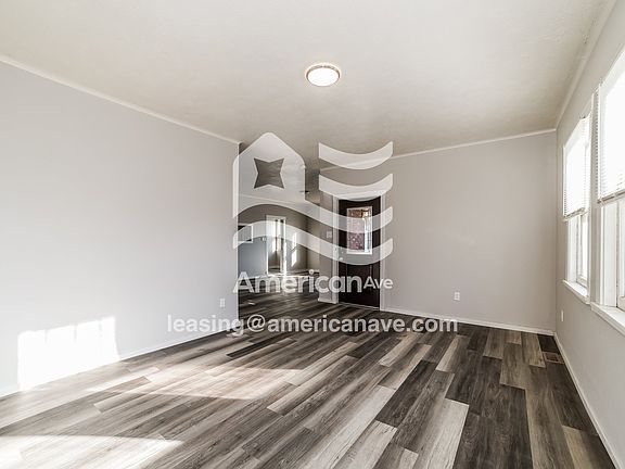 1762105_003_wm_-_living_room_13428595.jpg
