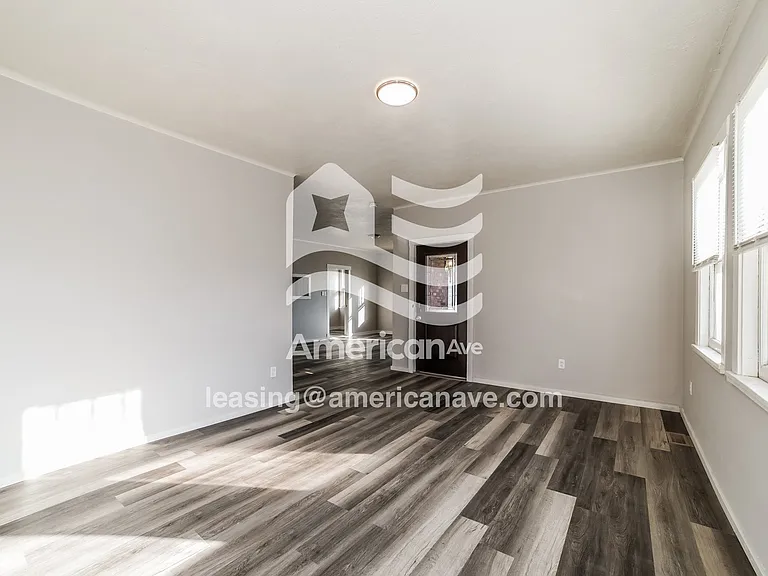 1762105_003_wm_-_living_room_13428595.jpg