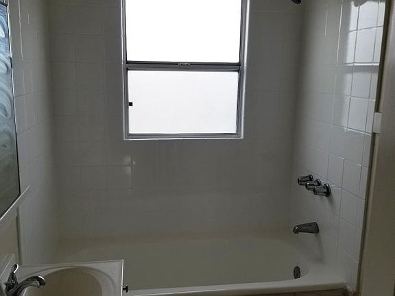 4th image of 240 Gaviota Ave