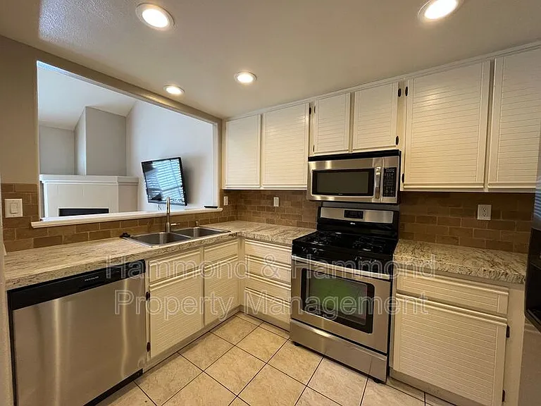 22243 Shadow Valley Cir — Photo 7