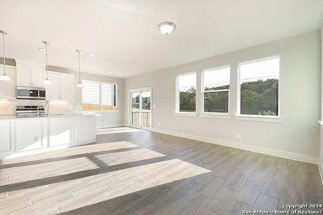 3 bed, 2.5 bath, 1712 sqft, $2,300 — Photo 4