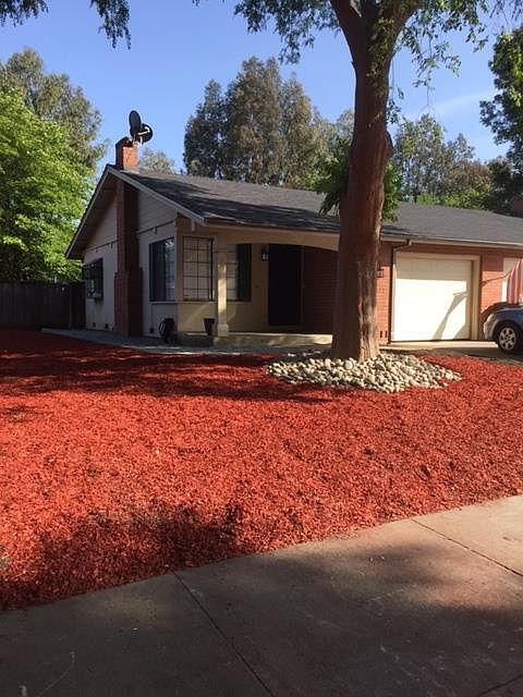 1st image of 18370 Carriage Dr