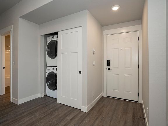 Entry/Laundry