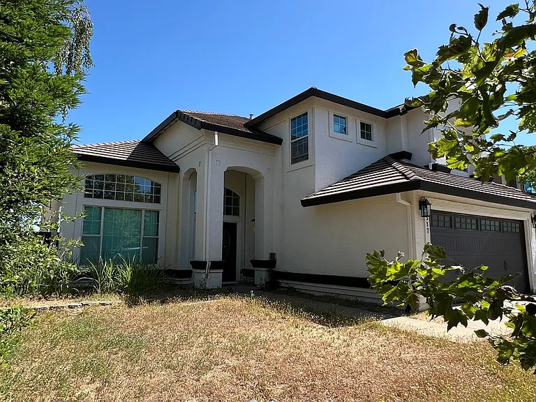 517 Fifteen Mile Dr — Photo 3