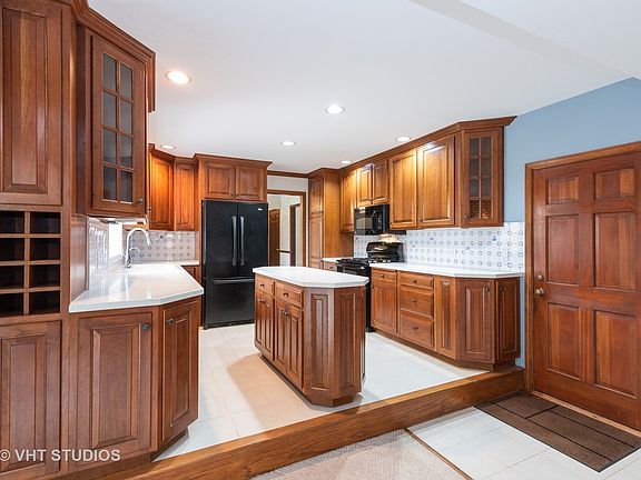3rd image of 36W640 Hickory Hollow Dr