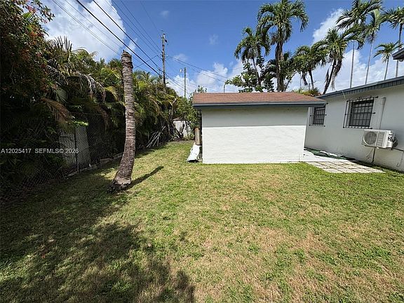 4th image of 1680 SW 14th Ter