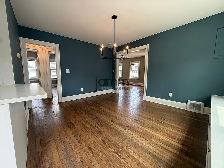 2 Bed, 1 Bath Apartment in Lakewood, OH — Photo 4