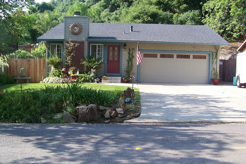 135 Canyon Lake Dr photo 1