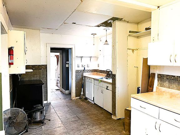 5th image of 1050 E 2nd St