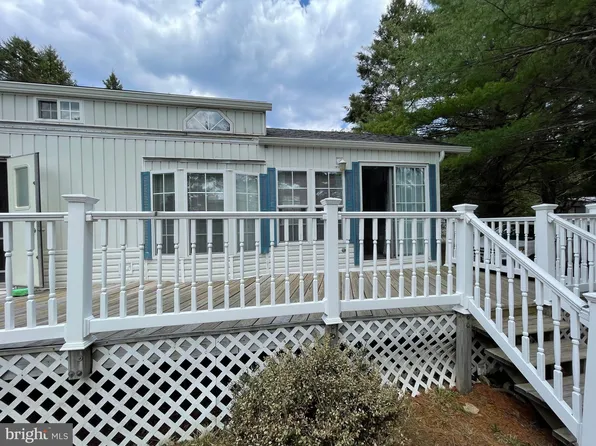 421 Campstead Cir, Blakeslee, PA 18610