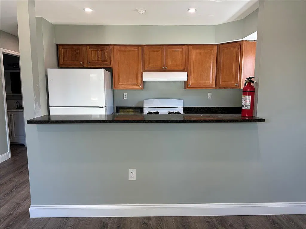 2 bed, 1.0 bath, 850 sqft, $1,600 — Photo 4