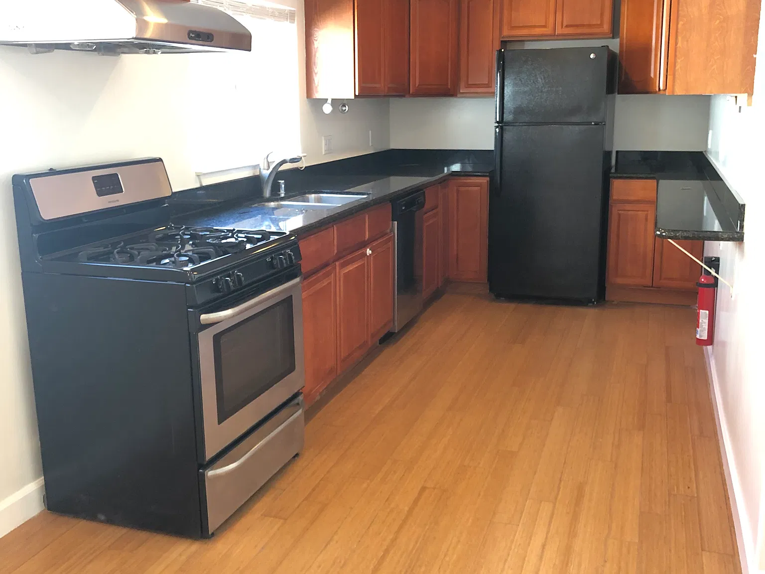 2 bed, 800 sqft, $3,500 — Photo 4