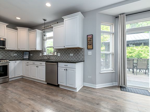 3rd image of 1061 Painted Lake Ct
