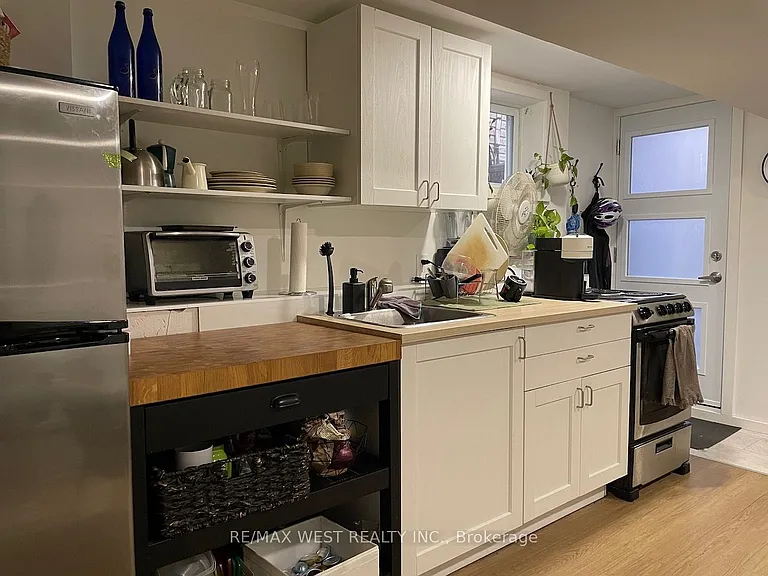 76 Bellwoods Ave — Photo 11