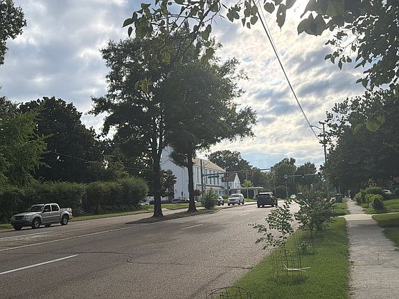 5th image of 1868 Jackson Ave
