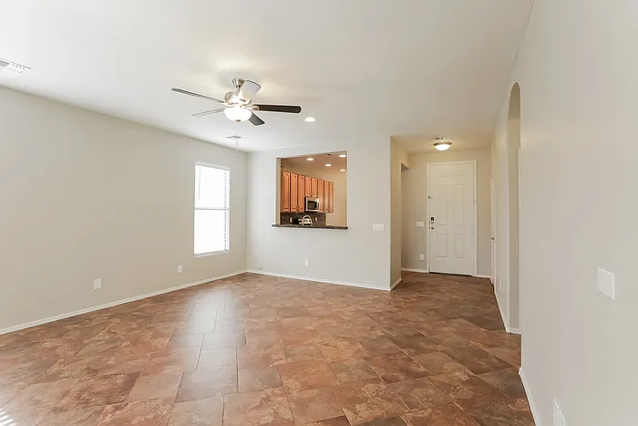 3 bed, 2.0 bath, 1701 sqft, $2,195 — Photo 3