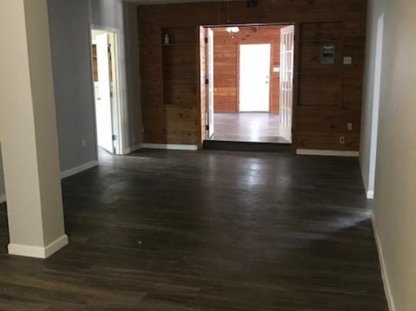 2901 Avenue L, Hondo, TX 78861