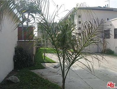 2nd image of 1102 W 88th St