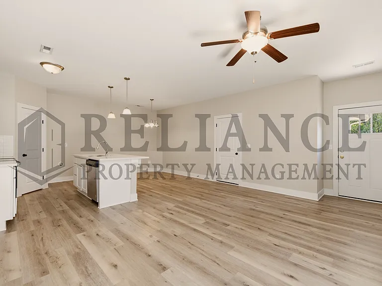 220 W May St — Photo 11