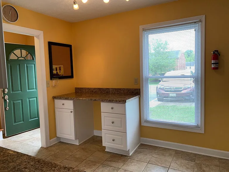 336 Loudon Rd — Photo 4