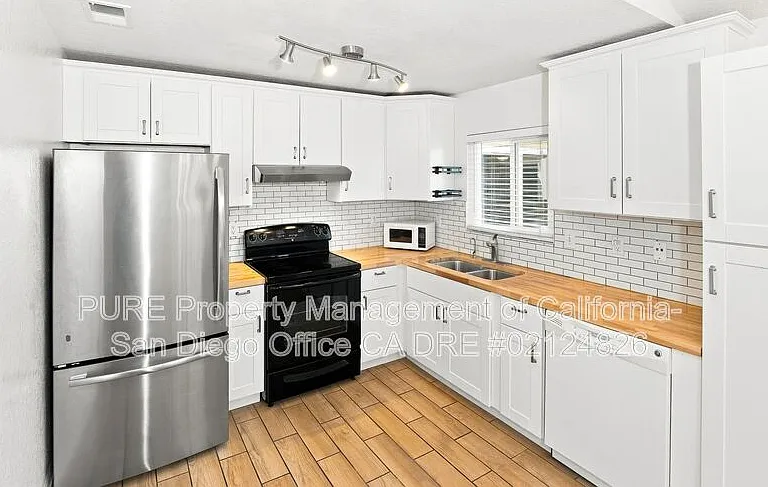 11305 Avenida De Los Lobos #C — Photo 5