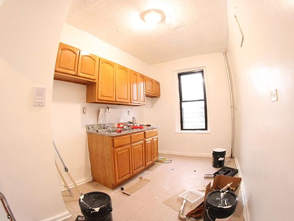 3rd image of 3204 Holland Ave #4B-1