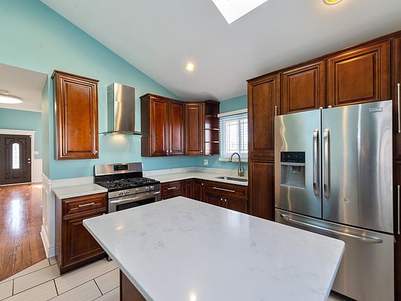 5th image of 4501 S La Crosse Ave