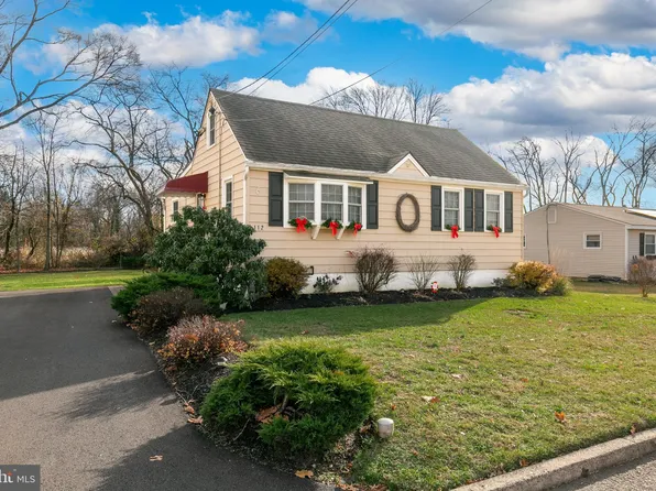 112 Fairfax Dr, Cinnaminson, NJ 08077