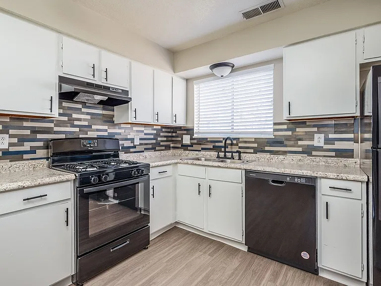 Spacious 2-Bedroom Townhomes — Photo 18